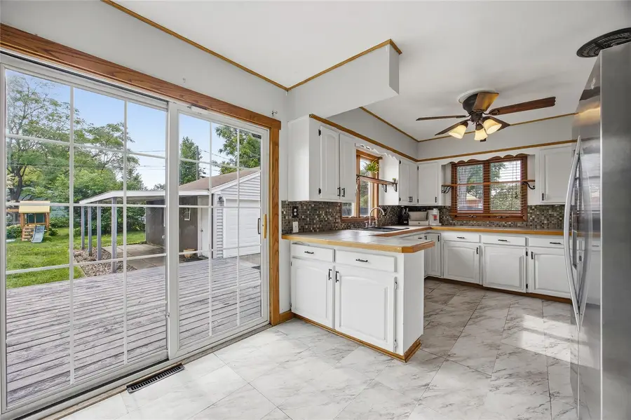 3114 Eastern Avenue Ne, Cedar Rapids, IA 52402 - #2