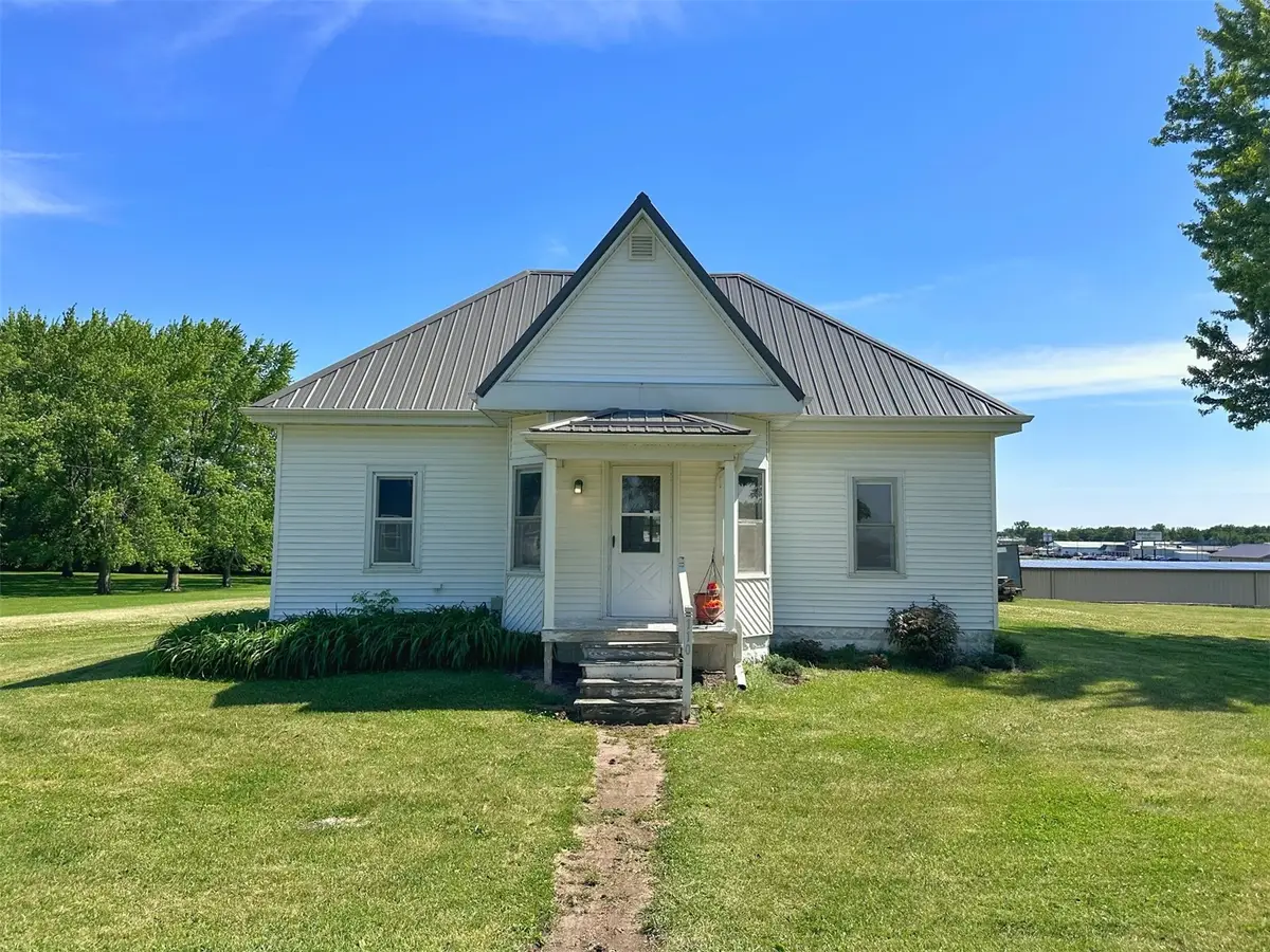 110 12th Street Se, Oelwein, IA 50662 - #1