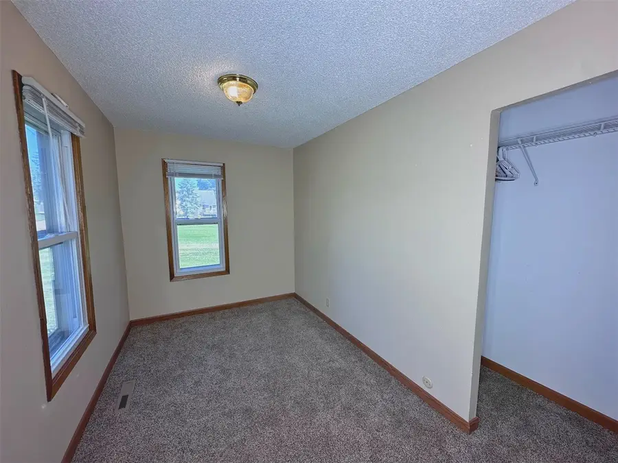 110 12th Street Se, Oelwein, IA 50662 - #3