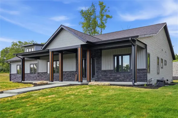 5630 Seminole Valley Trail Ne, Cedar Rapids, IA 52411