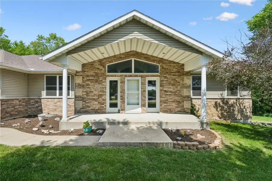 1253 Hillview Court Ne, Swisher, IA 52338 - #2