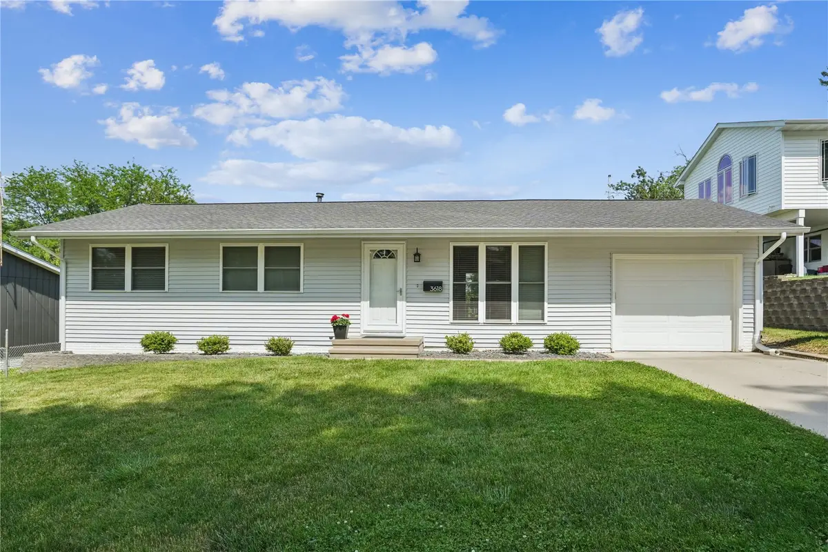 3618 Lynbrook Drive Ne, Cedar Rapids, IA 52402 - #1