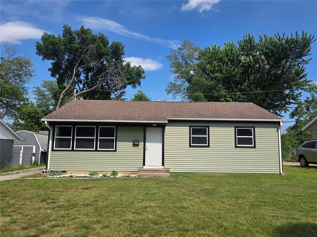 4324 Benton Street Ne, Cedar Rapids, IA 52402 - #1