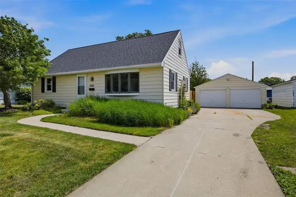 3858 Terrace Hill Drive Ne, Cedar Rapids, IA 52402