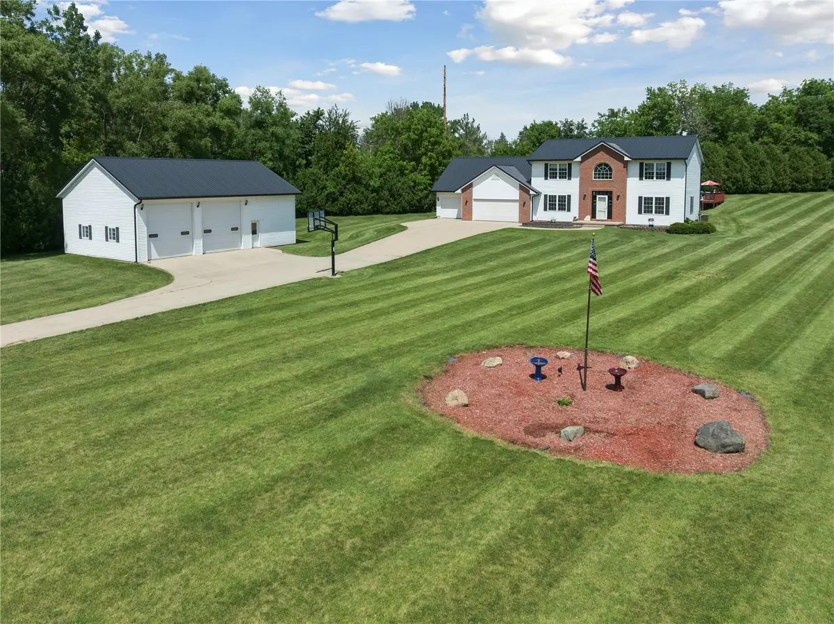 106 Richland Ave, Urbana, IA 52345 - #1