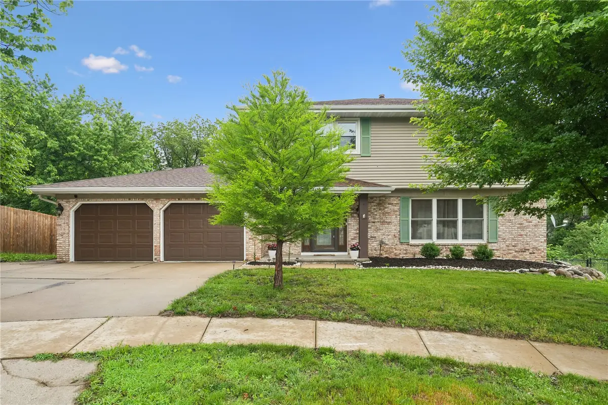 3106 Blue Ridge Ct Ne, Cedar Rapids, IA 52402 - #1