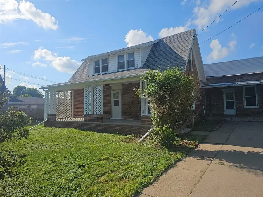 1105 5th Street E, Vinton, IA 52349 - #2