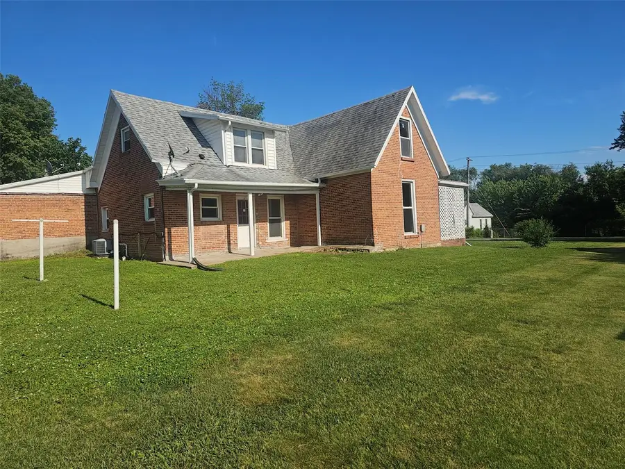 1105 5th Street E, Vinton, IA 52349 - #3