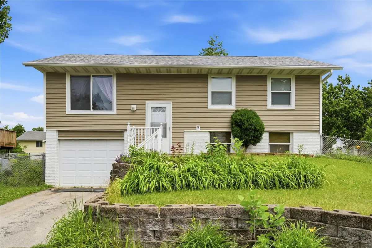 6612 Inwood Lane Ne, Cedar Rapids, IA 52402 - #1