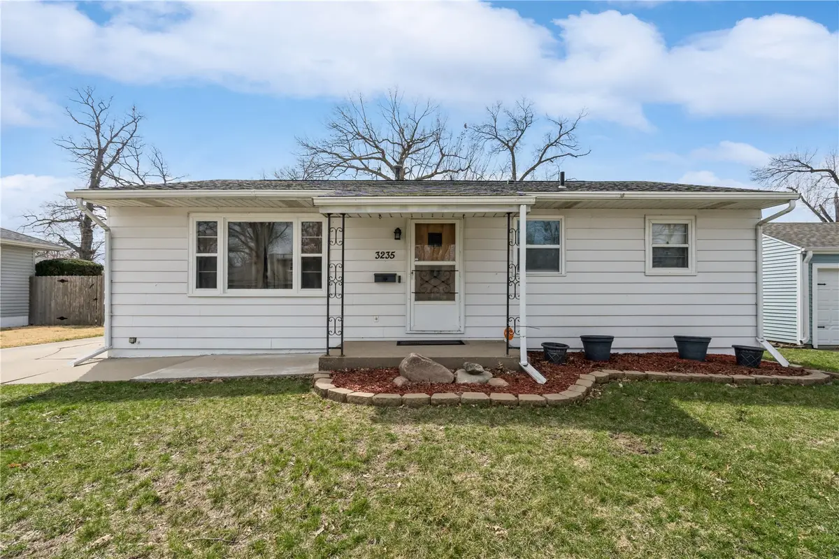 3235 Dairydale Court Se, Cedar Rapids, IA 52403 - #1