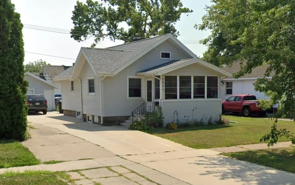 1071 F Avenue Nw, Cedar Rapids, IA 52405 - #1