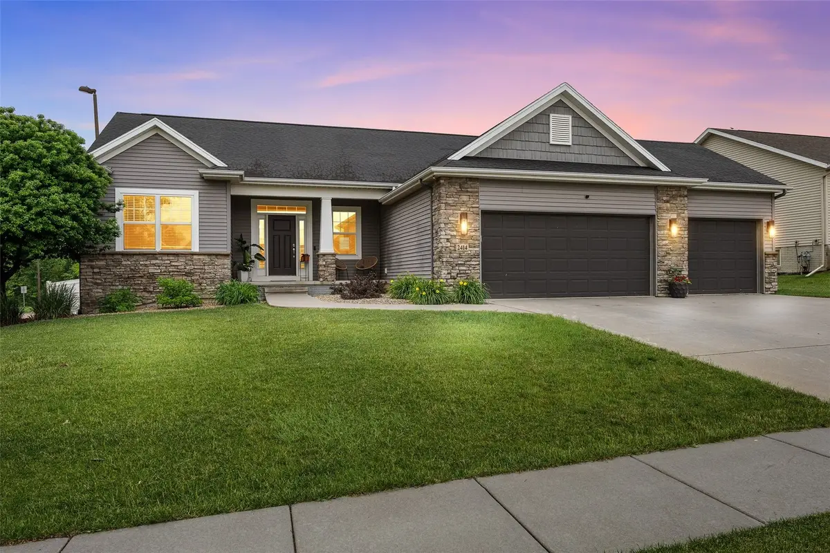 2414 Hallbrook Street Sw, Cedar Rapids, IA 52404 - #1
