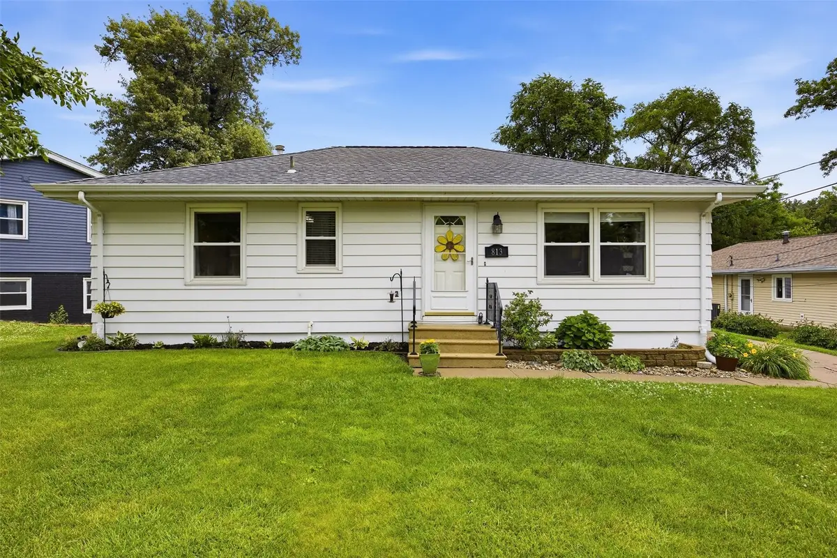 813 Westwood Drive Nw, Cedar Rapids, IA 52405 - #1