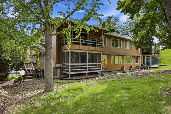 1726 Pikes Peak Ct Ne, Cedar Rapids, IA 52402
