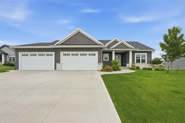 3008 Prairielight Court, Hiawatha, IA 52233