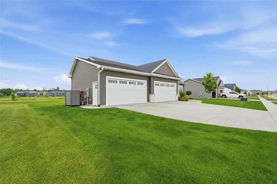 3008 Prairielight Court, Hiawatha, IA 52233 - #2
