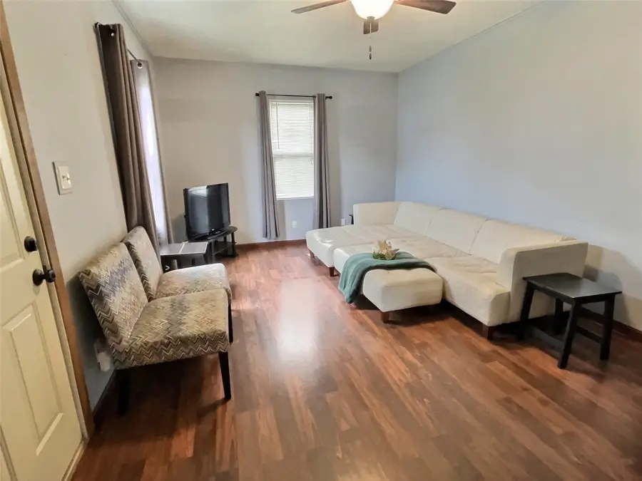537 8th Avenue, Marion, IA 52302 - #3