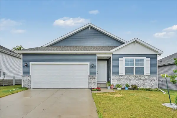 2786 Anne Dr, Hiawatha, IA 52233