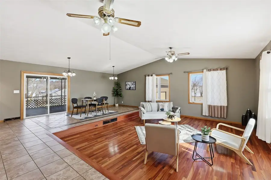 626 Grove St, Central City, IA 52214 - #2