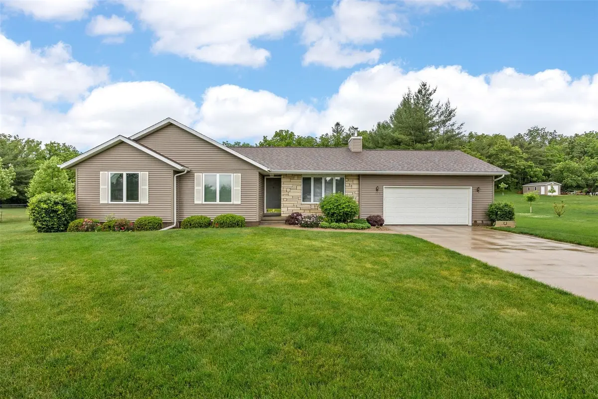 9189 Deer Ridge Dr, Cedar Rapids, IA 52411 - #1