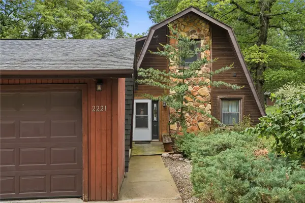 2221 Oak Road Ne, North Liberty, IA 52317