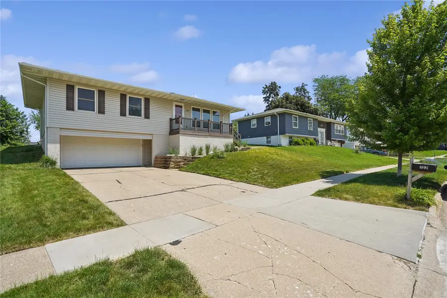 292 Windsor Dr Ne, Cedar Rapids, IA 52402 - #2