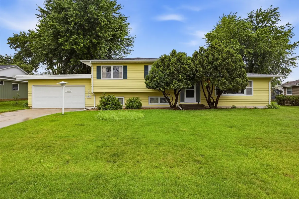 299 Red Fox Road Se, Cedar Rapids, IA 52403 - #1