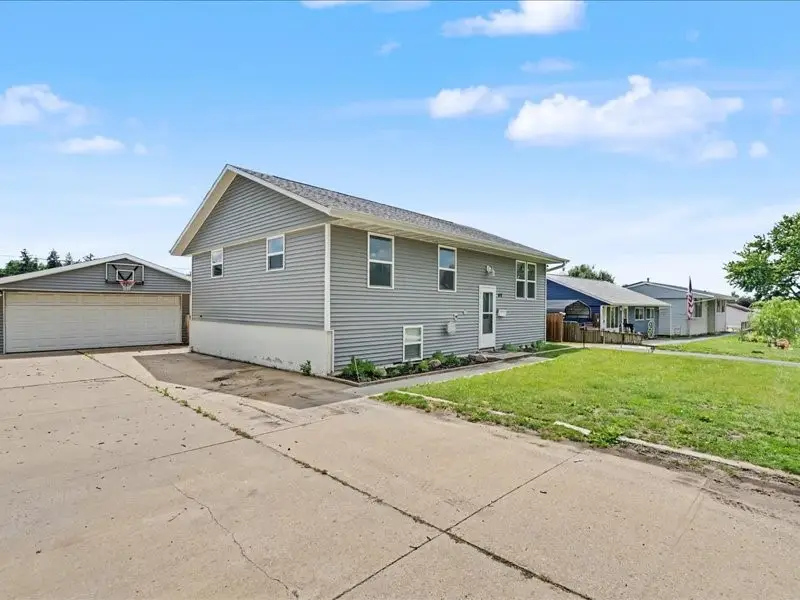 49 Devonwood Avenue Sw, Cedar Rapids, IA 52404 - #2