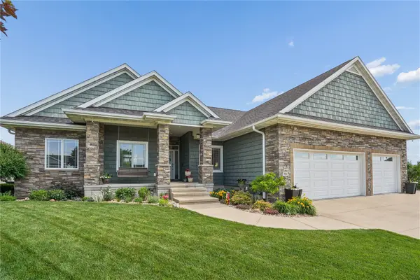706 Jefferson Dr, Center Point, IA 52213