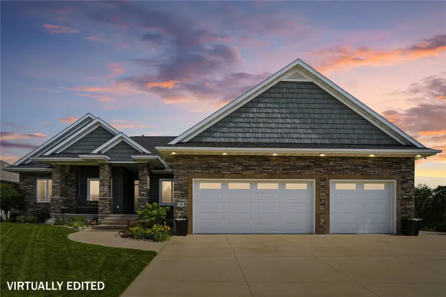 706 Jefferson Dr, Center Point, IA 52213 - #2