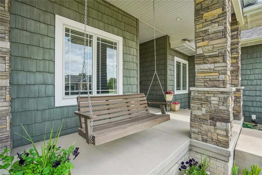 706 Jefferson Dr, Center Point, IA 52213 - #3