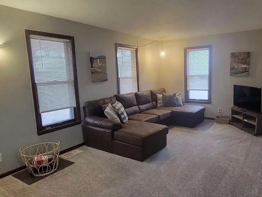 1930 E Avenue Nw, Cedar Rapids, IA 52405 - #3