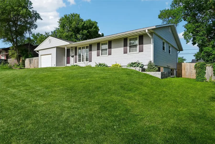 4633 White Pine Drive Ne, Cedar Rapids, IA 52402 - #2
