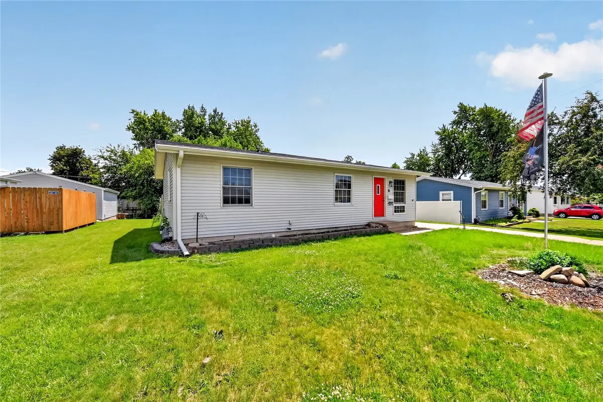 2447 Lauren Drive Sw, Cedar Rapids, IA 52404 - #1