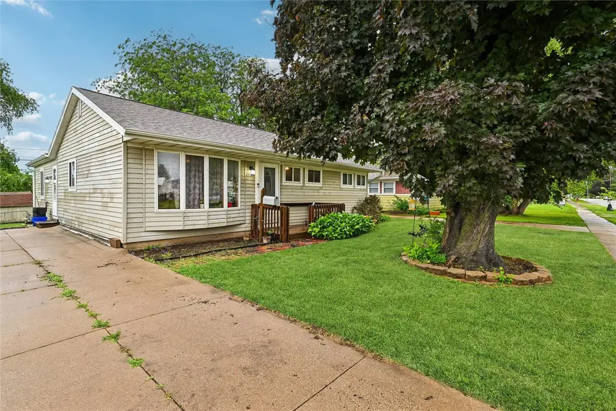 2430 3rd Avenue, Marion, IA 52302 - #3