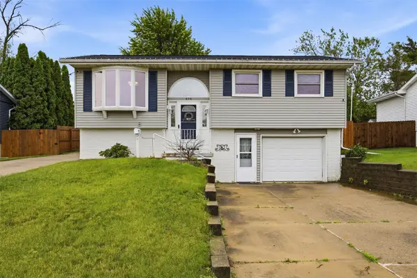 915 Krumboltz Drive, Marion, IA 52302