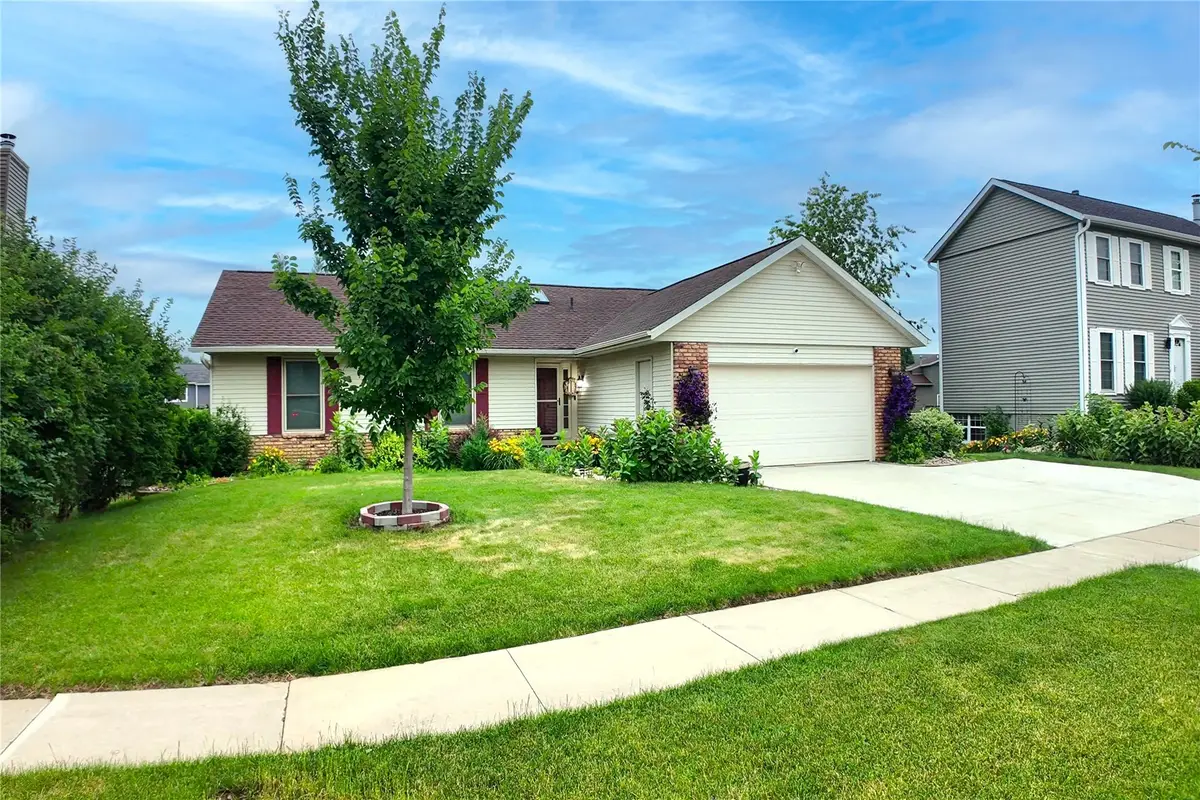 6820 Boulder Drive Nw, Cedar Rapids, IA 52405 - #1