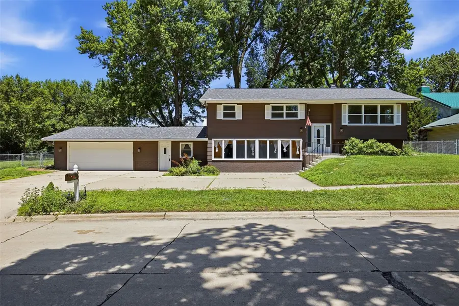 502 NE Crimson Dr, Cedar Rapids, IA 52402 - #2