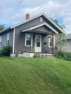 905 12th St Ne, Cedar Rapids, IA 52402
