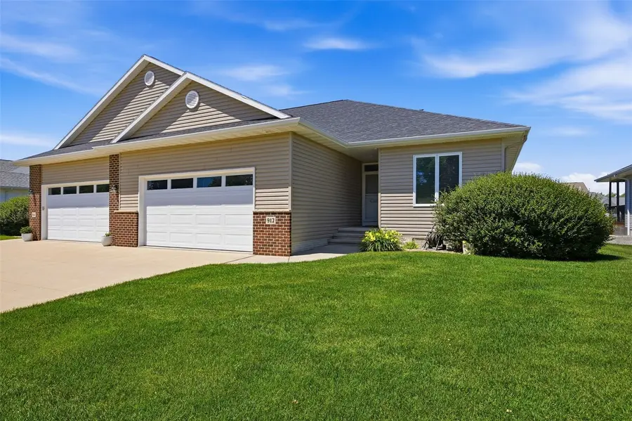 912 NE Dorchester Place Ne #912, Cedar Rapids, IA 52402 - #3
