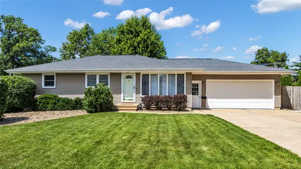 2339 Meadow Lane Ne, Cedar Rapids, IA 52402