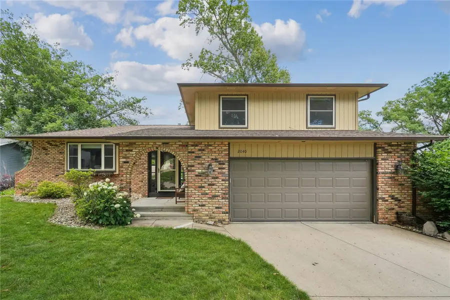 2040 Sandalwood Drive Ne, Cedar Rapids, IA 52402 - #2