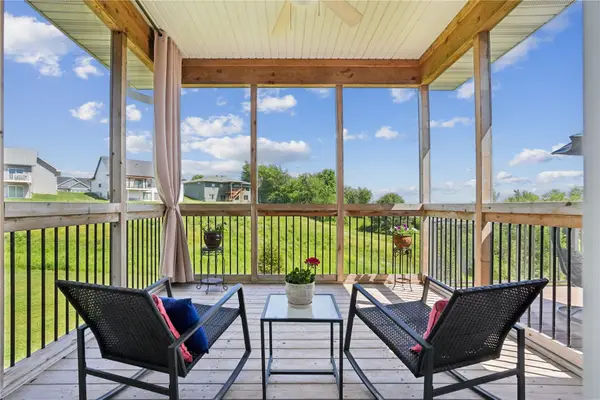 916 Summit Ct, Tiffin, IA 52340