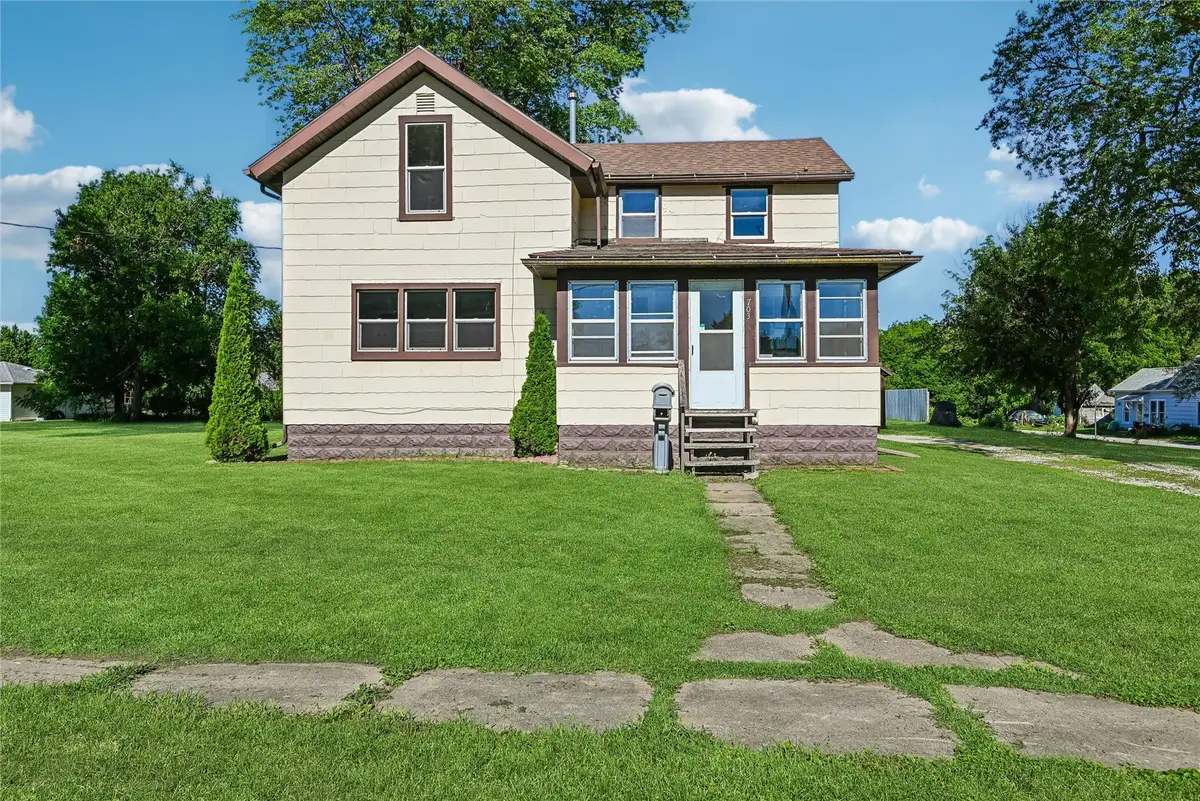 703 F Avenue, Vinton, IA 52349 - #1