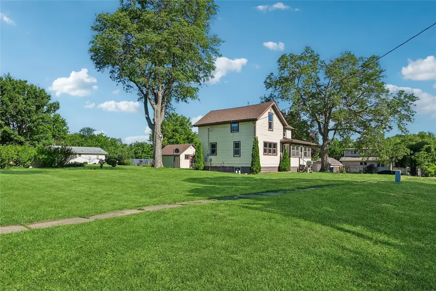 703 F Avenue, Vinton, IA 52349 - #3