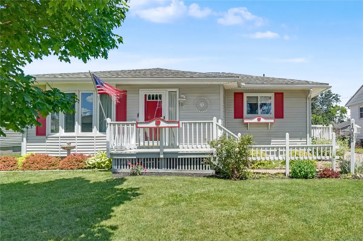 1052 Clifton Street Ne, Cedar Rapids, IA 52402 - #1