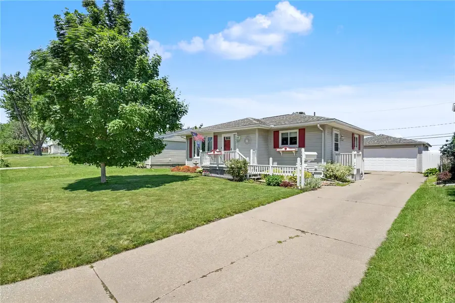 1052 Clifton Street Ne, Cedar Rapids, IA 52402 - #2
