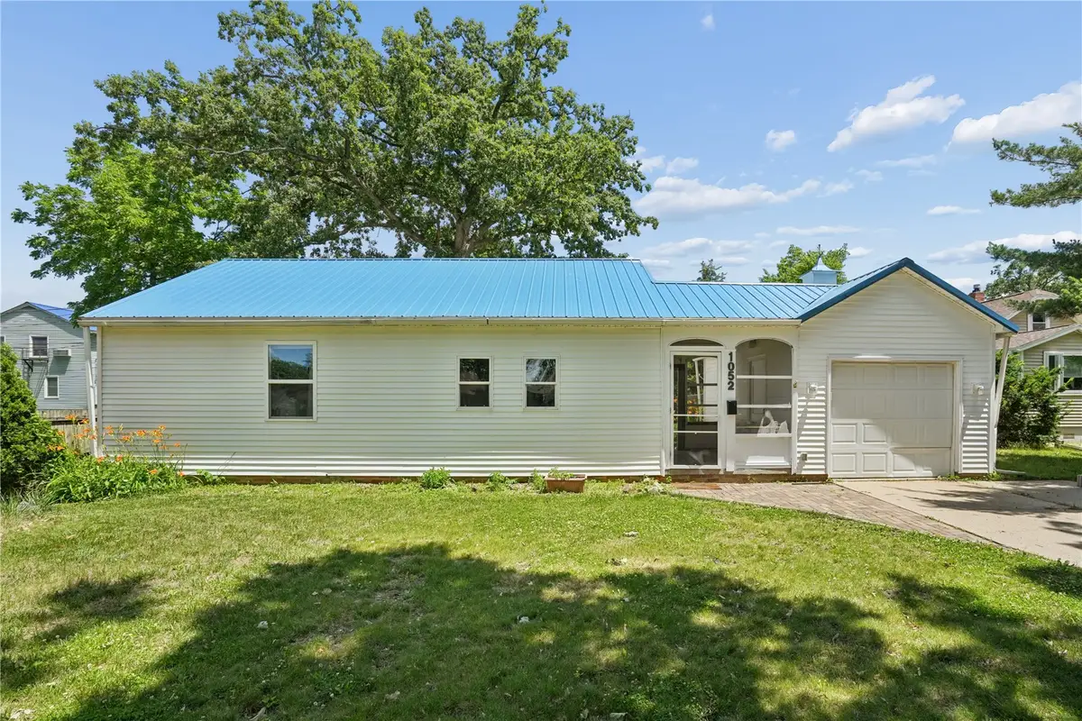 1052 Daniels Street Ne, Cedar Rapids, IA 52402 - #1
