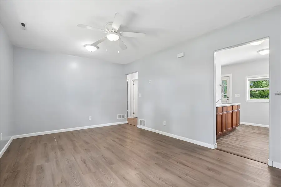 1052 Daniels Street Ne, Cedar Rapids, IA 52402 - #3