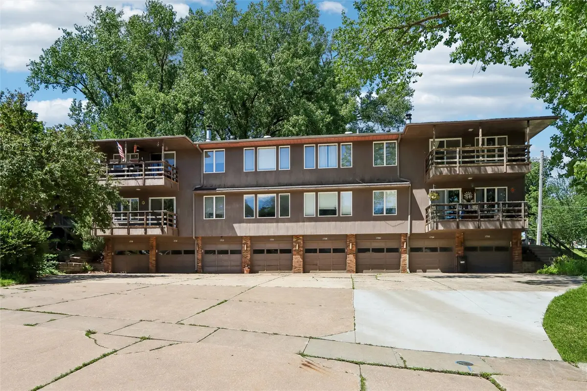 1716 Pikes Peak Court Ne, Cedar Rapids, IA 52402 - #1
